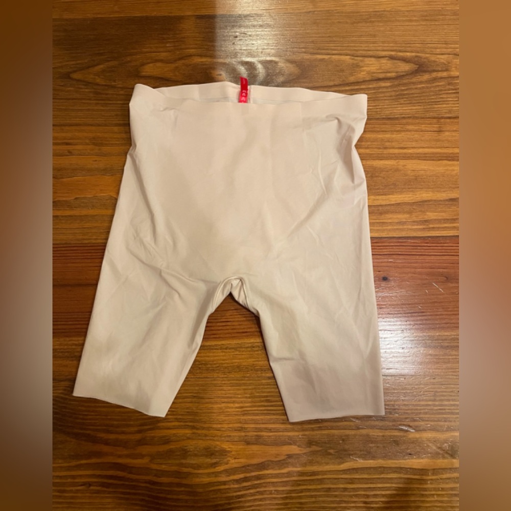 Spanx mid-thigh shaper, M